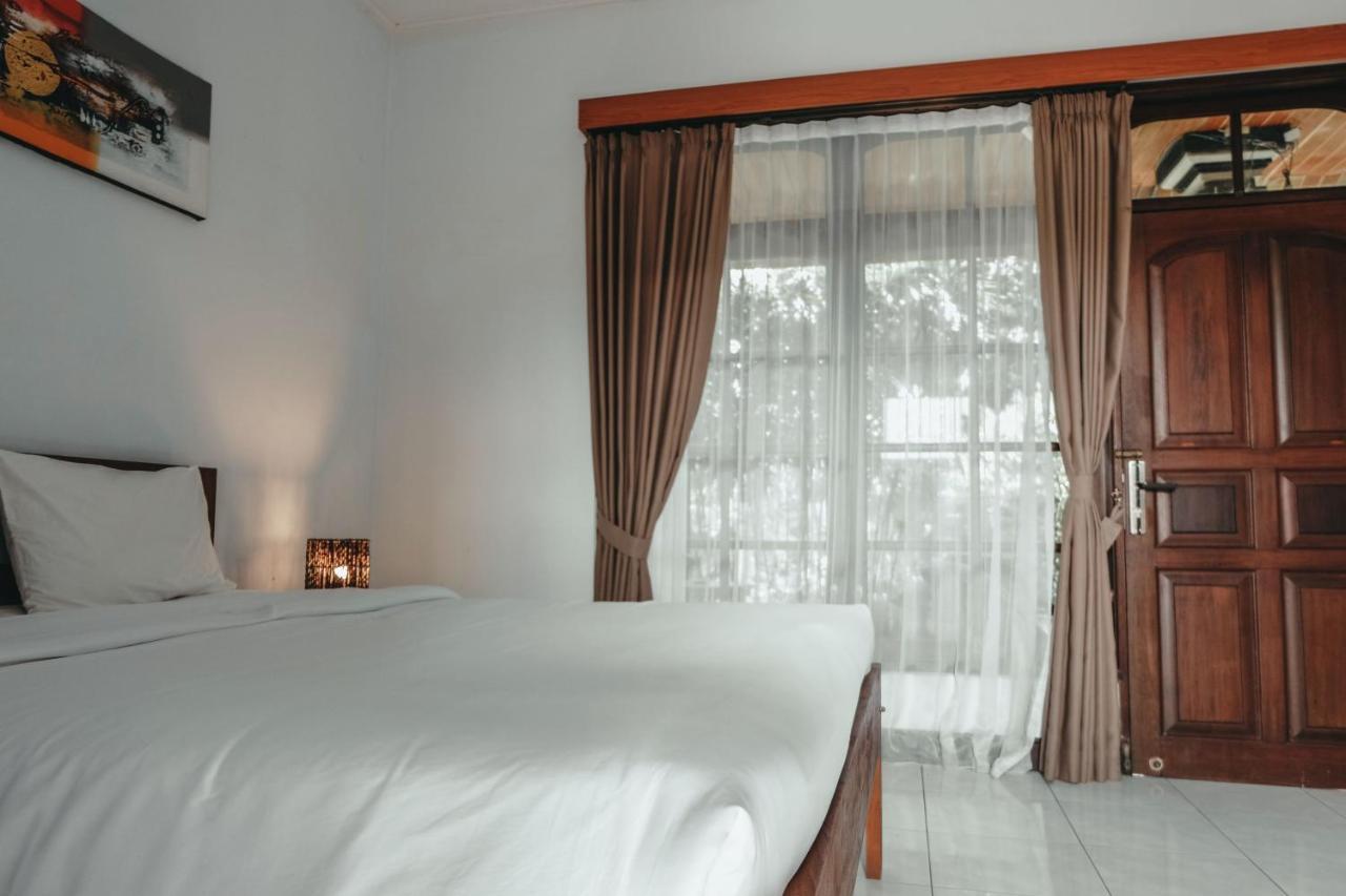 Sekar Arum Riverside Resort In Canggu Tanah Lot  Exterior photo