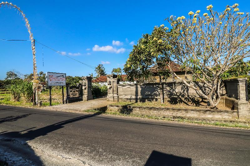 Sekar Arum Riverside Resort In Canggu Tanah Lot  Exterior photo